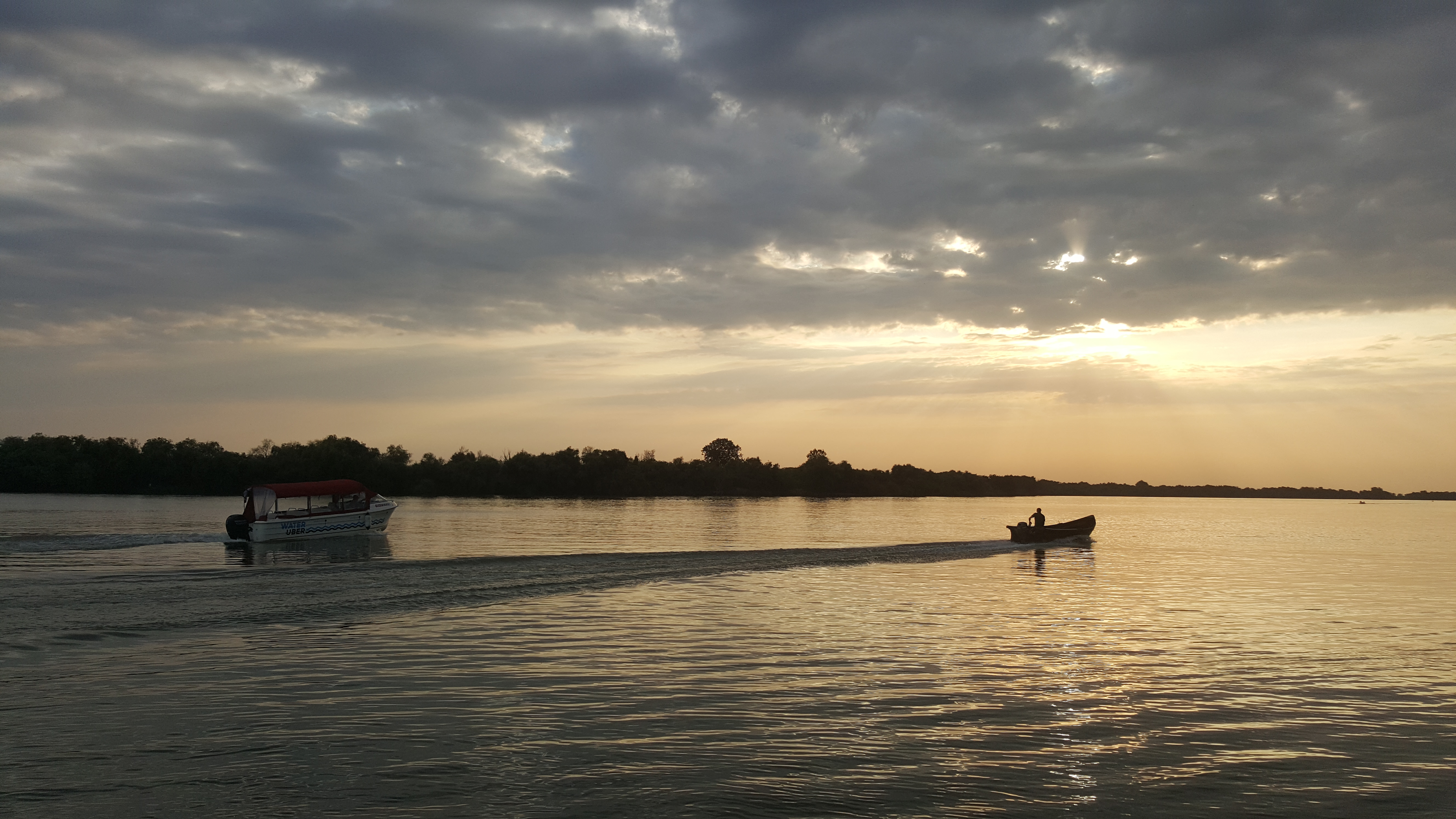 Plimbari cu barca pe Dunare